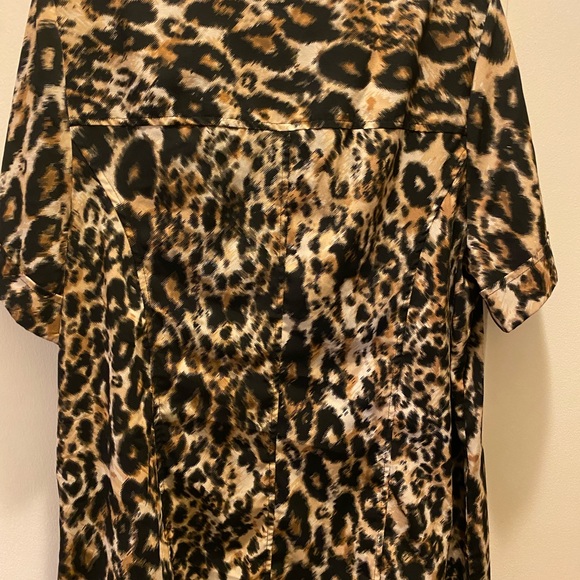 Size OX Maggie Barnes blouse button down , 2 front pockets. Short sleeves - Picture 4 of 5